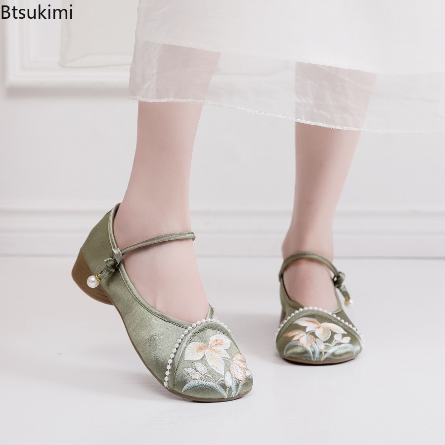 The Ethnic Fashion - أحذية نسائية أنيقة بكعب منخفض مطرزة